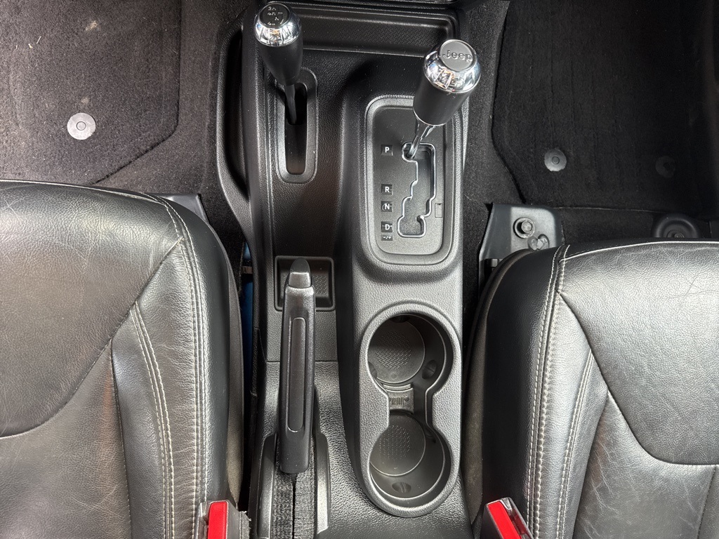 2014 Jeep Wrangler Unlimited Rubicon photo 37