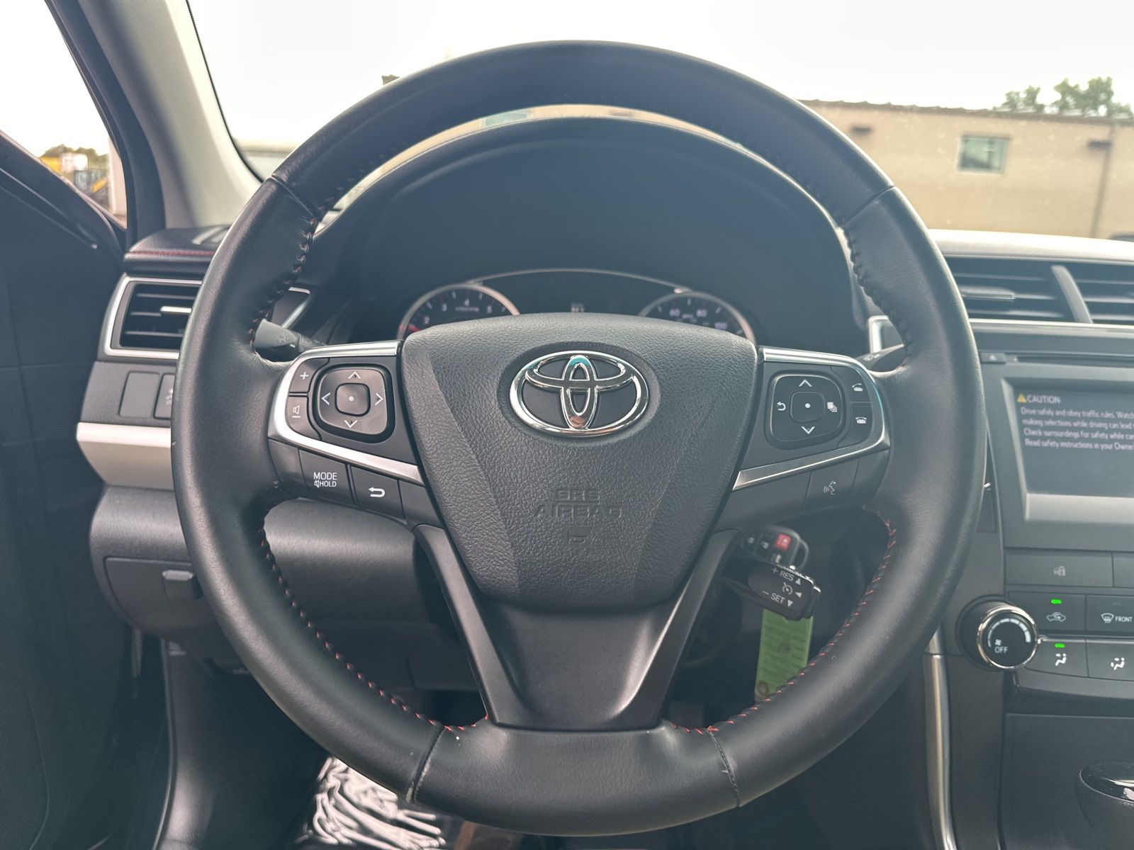 2016 Toyota Camry XLE photo 13