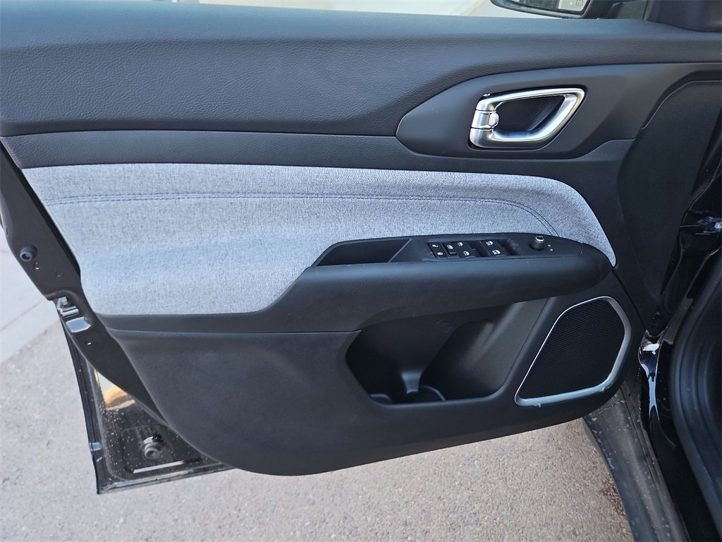 2025 Jeep Compass Latitude photo 11