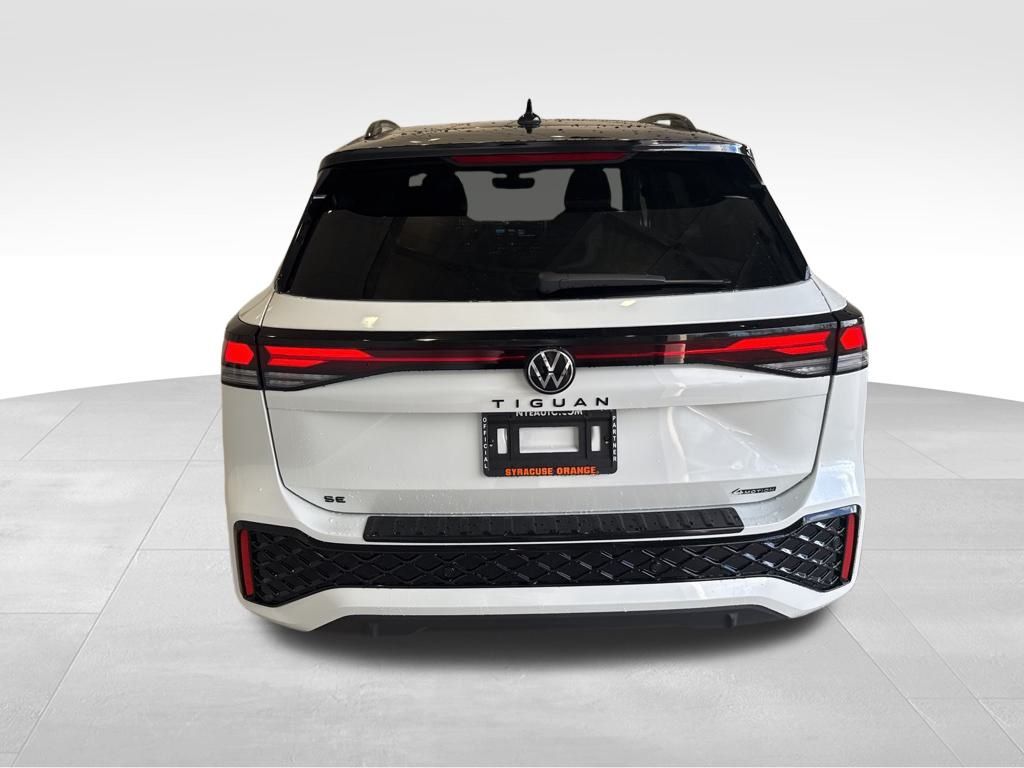 2026 Volkswagen Tiguan SE R-Line Black photo 4