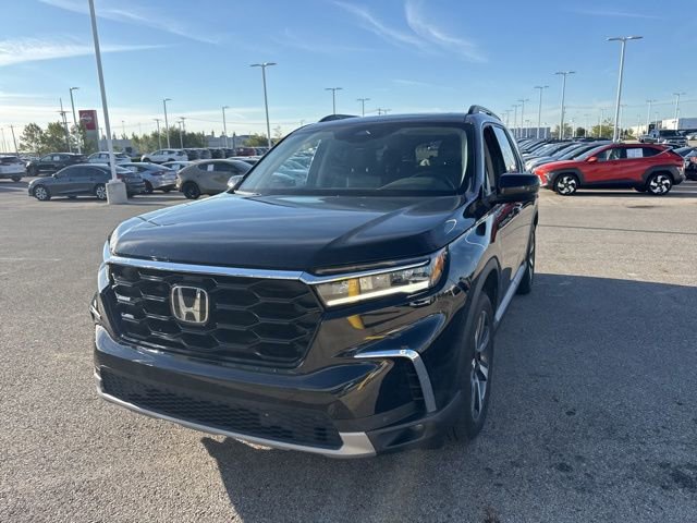 2023 Honda Pilot Touring photo 3