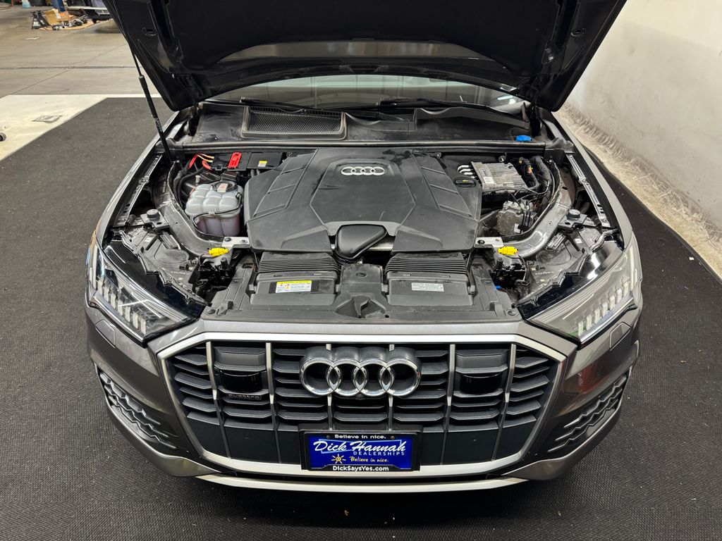 2021 Audi Q7 55 Prestige photo 9