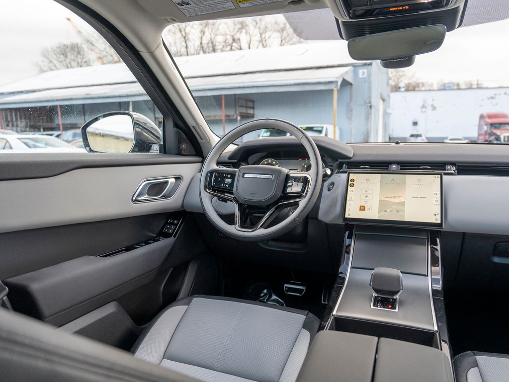 2025 Land Rover Range Rover Velar SE photo 17