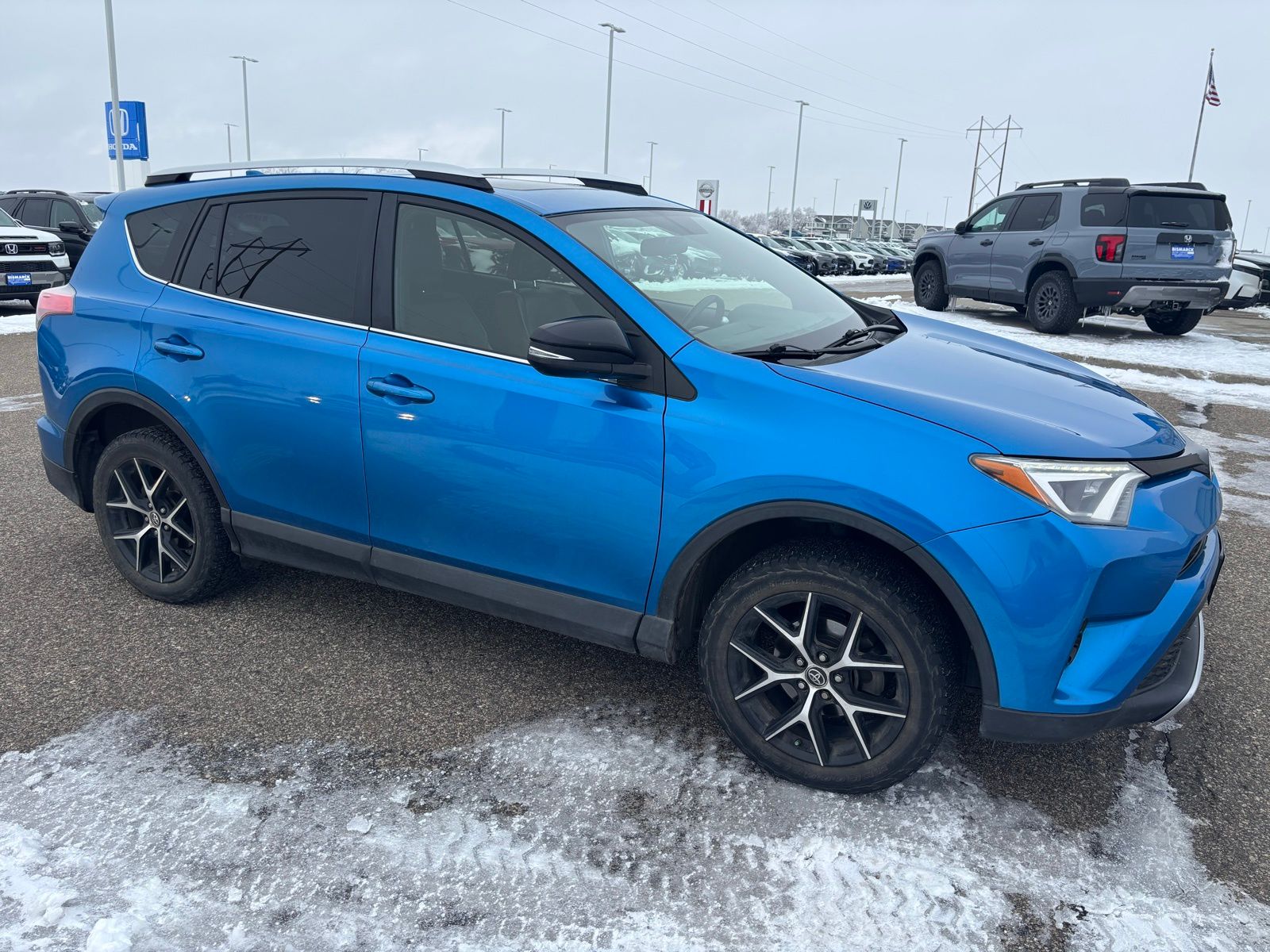 2016 Toyota RAV4 SE photo 4