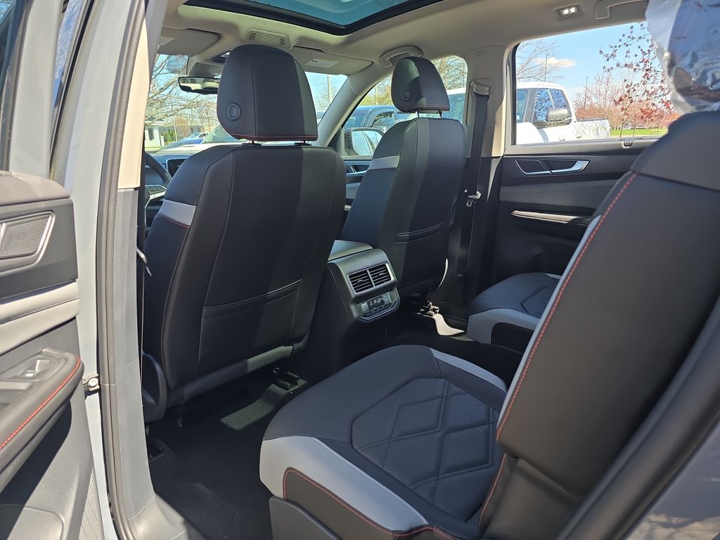 2025 Volkswagen Atlas Peak Edition SE photo 12
