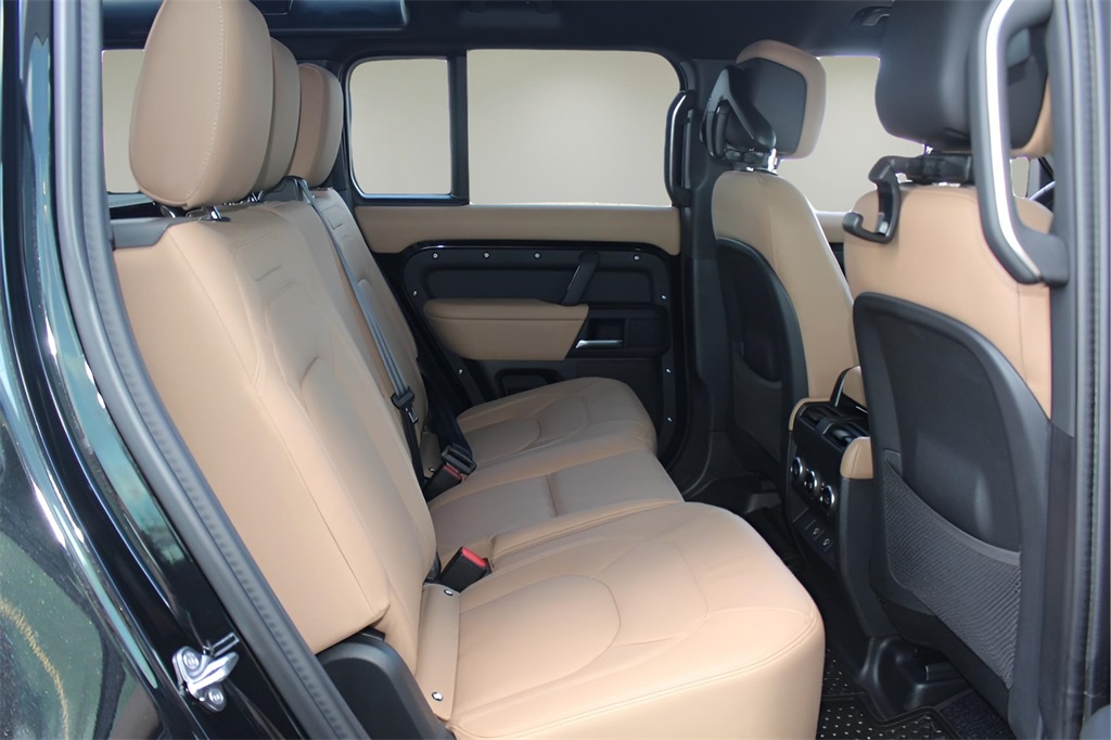 2025 Land Rover Defender 110 S photo 16