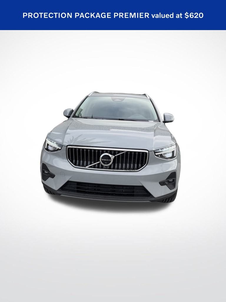 2025 Volvo XC40 Plus photo 2
