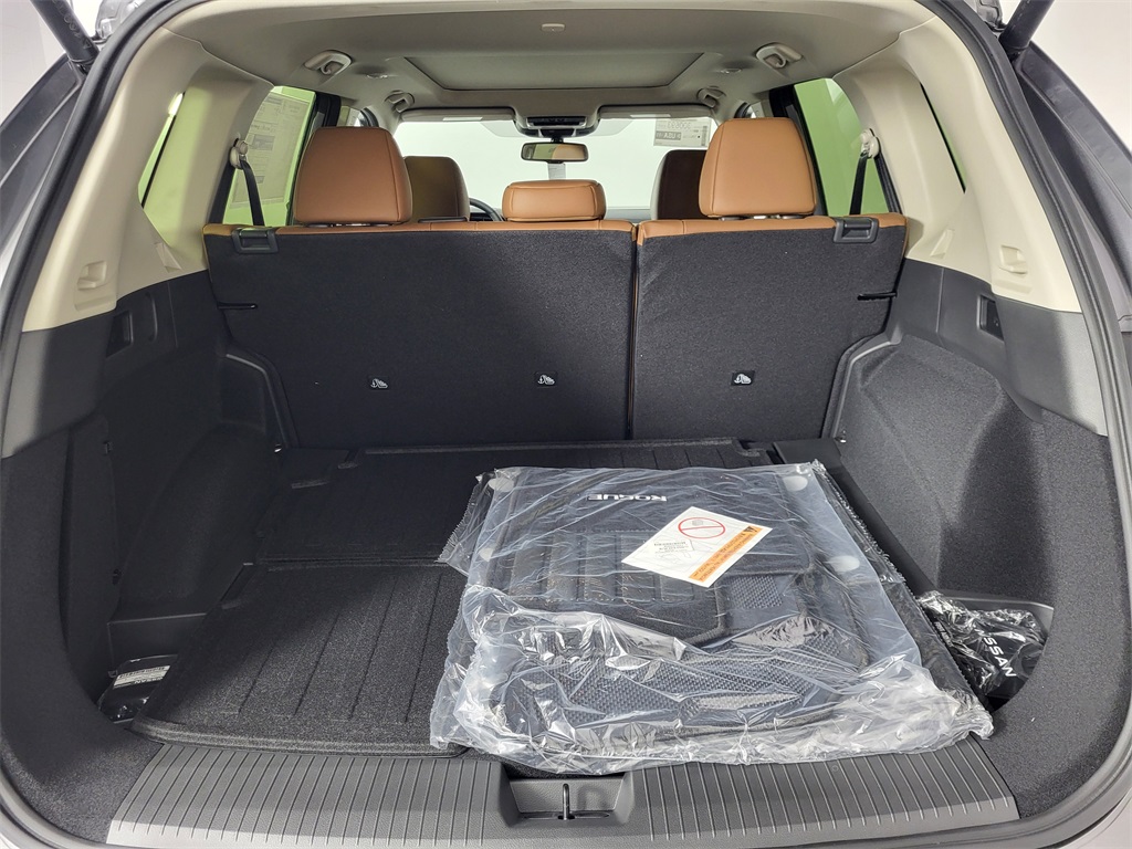 2025 Nissan Rogue Platinum photo 14