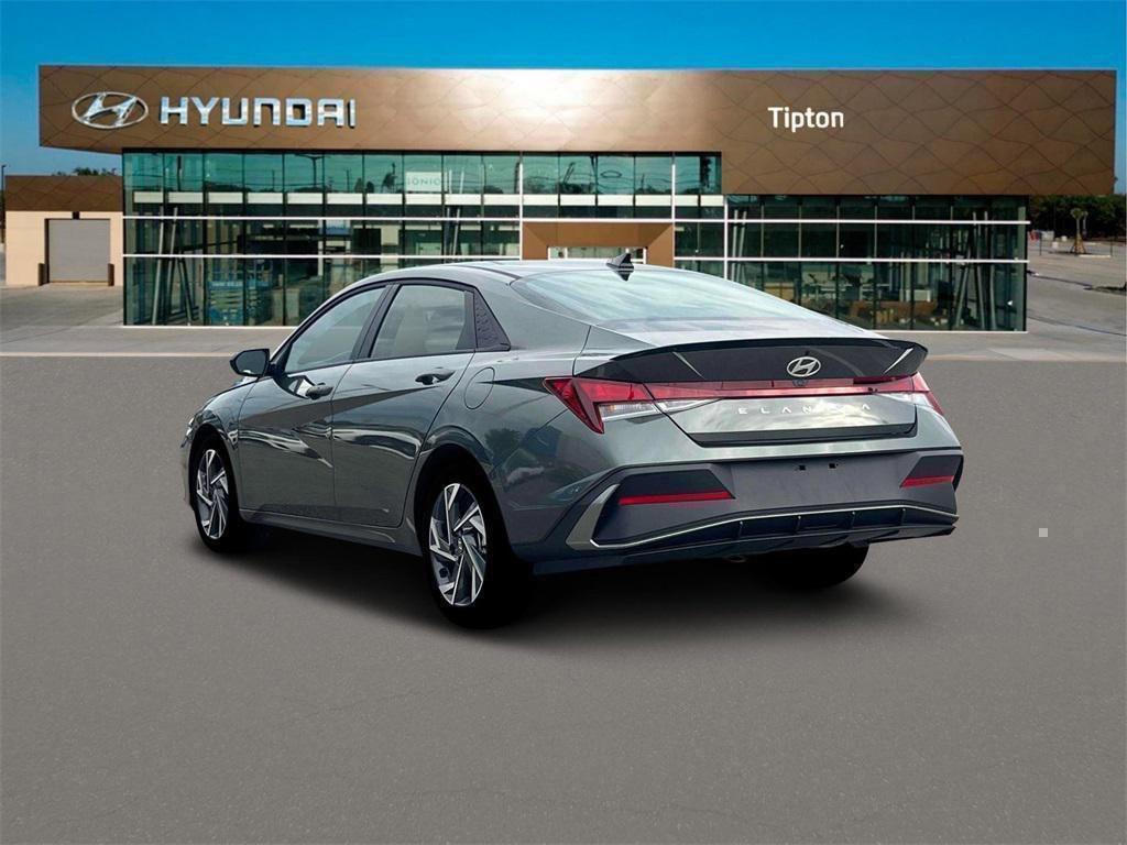2025 Hyundai Elantra SEL Sport photo 4