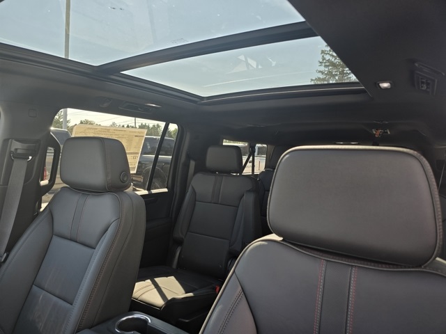 2025 Chevrolet Suburban RST photo 24