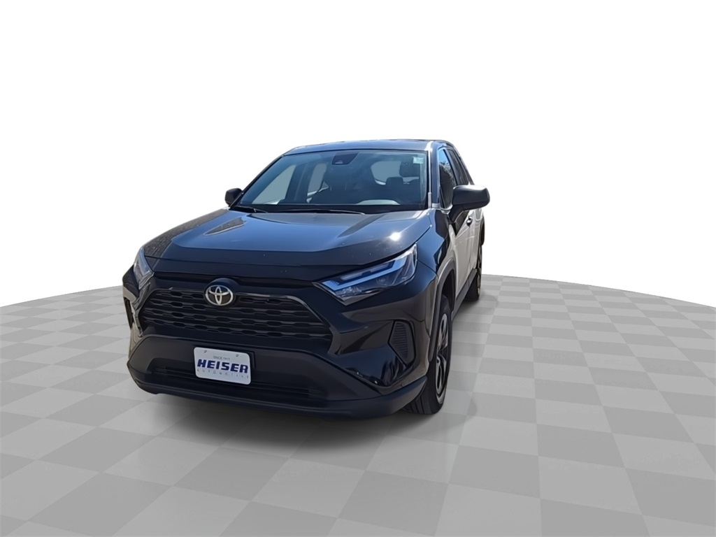 2023 Toyota RAV4 LE photo 3