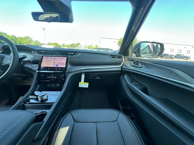 2025 Jeep Grand Cherokee Limited photo 28