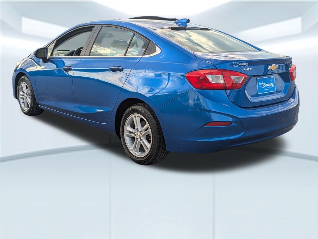 2016 Chevrolet Cruze LT photo 2