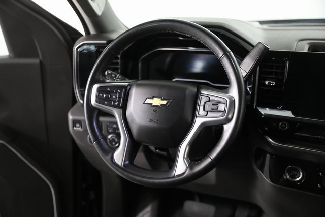 2023 Chevrolet Silverado 1500 LT photo 3