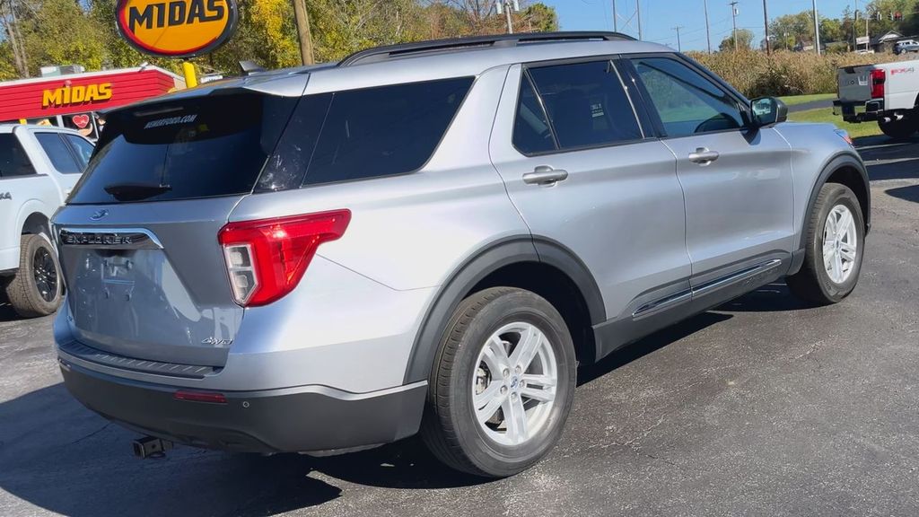 2023 Ford Explorer XLT photo 3