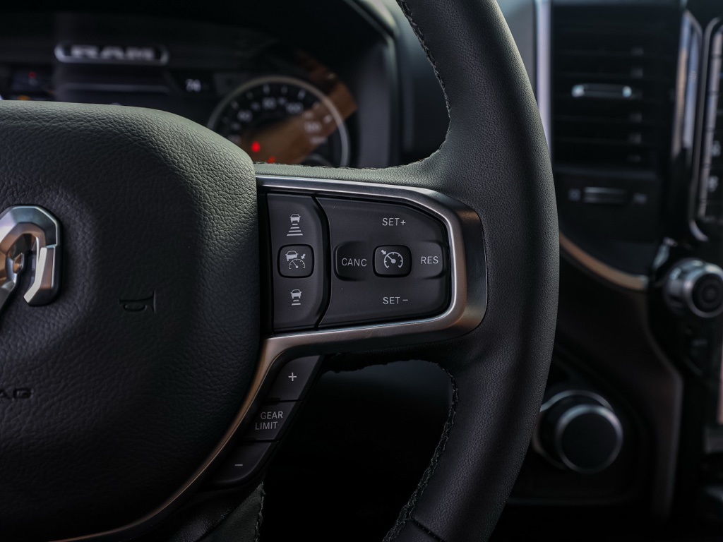 New 2026 Diamond Black Crystal Pearl-Coat Exterior Paint RAM Big Horn/Lone Star image 25