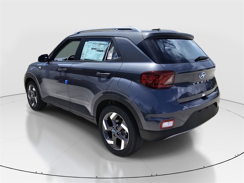 2025 Hyundai Venue SEL photo 4