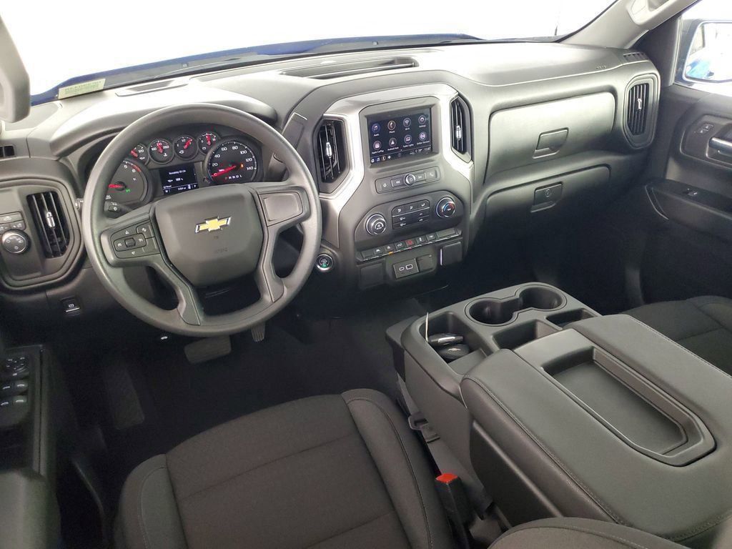 2025 Chevrolet Silverado 1500 Custom photo 11
