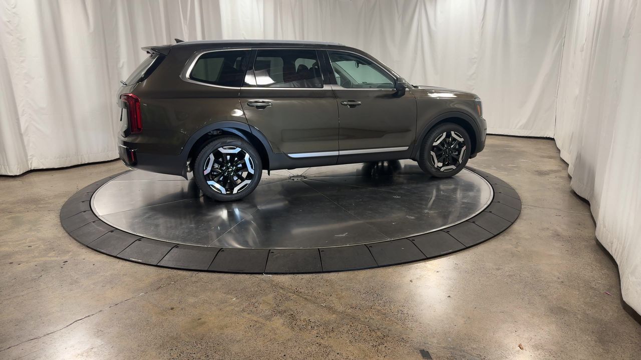 2025 Kia Telluride S photo 2
