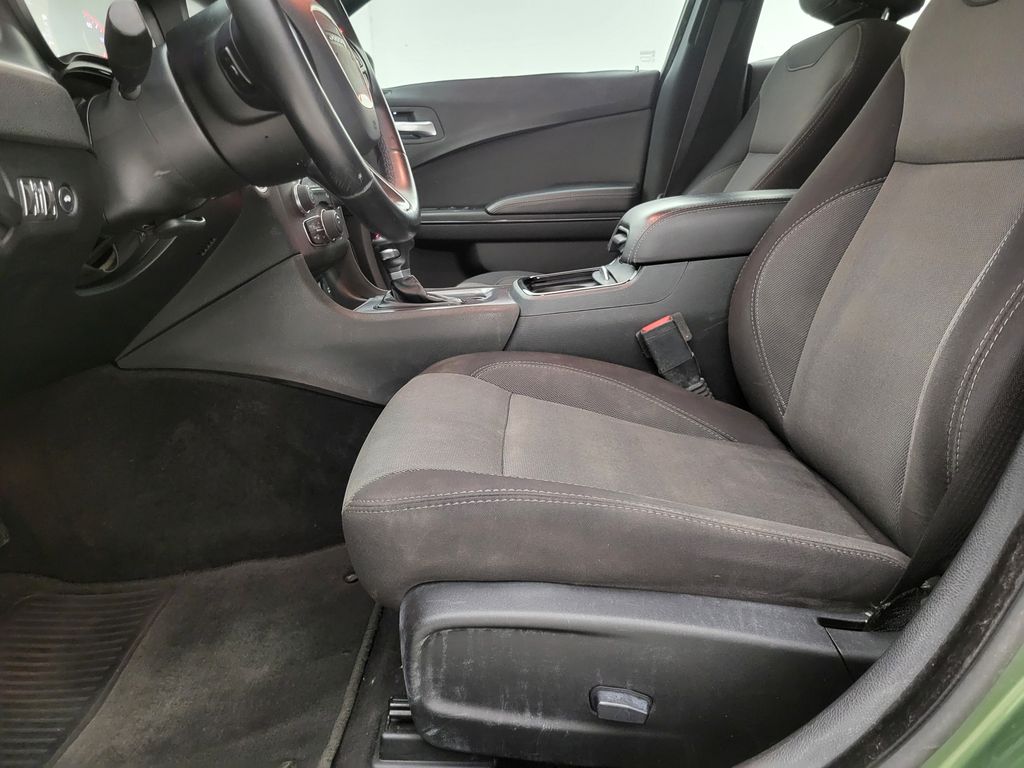 2018 Dodge Charger SXT photo 2