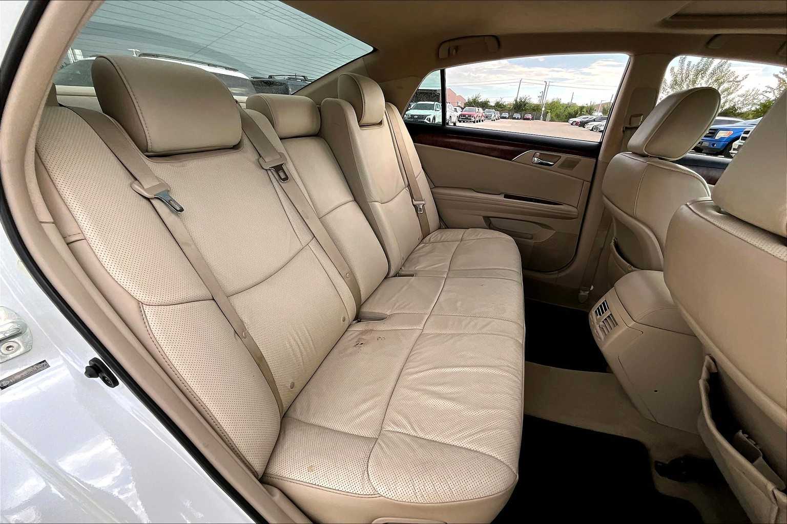 2011 Toyota Avalon Limited photo 18