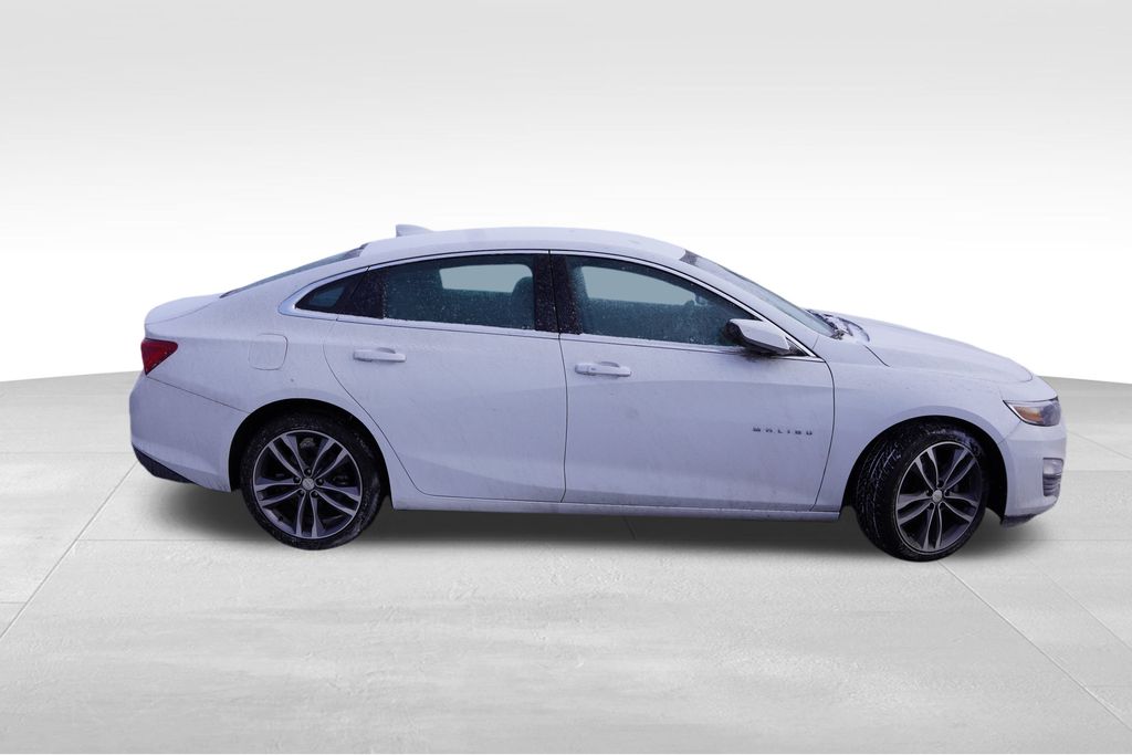 2025 Chevrolet Malibu 1LT photo 2