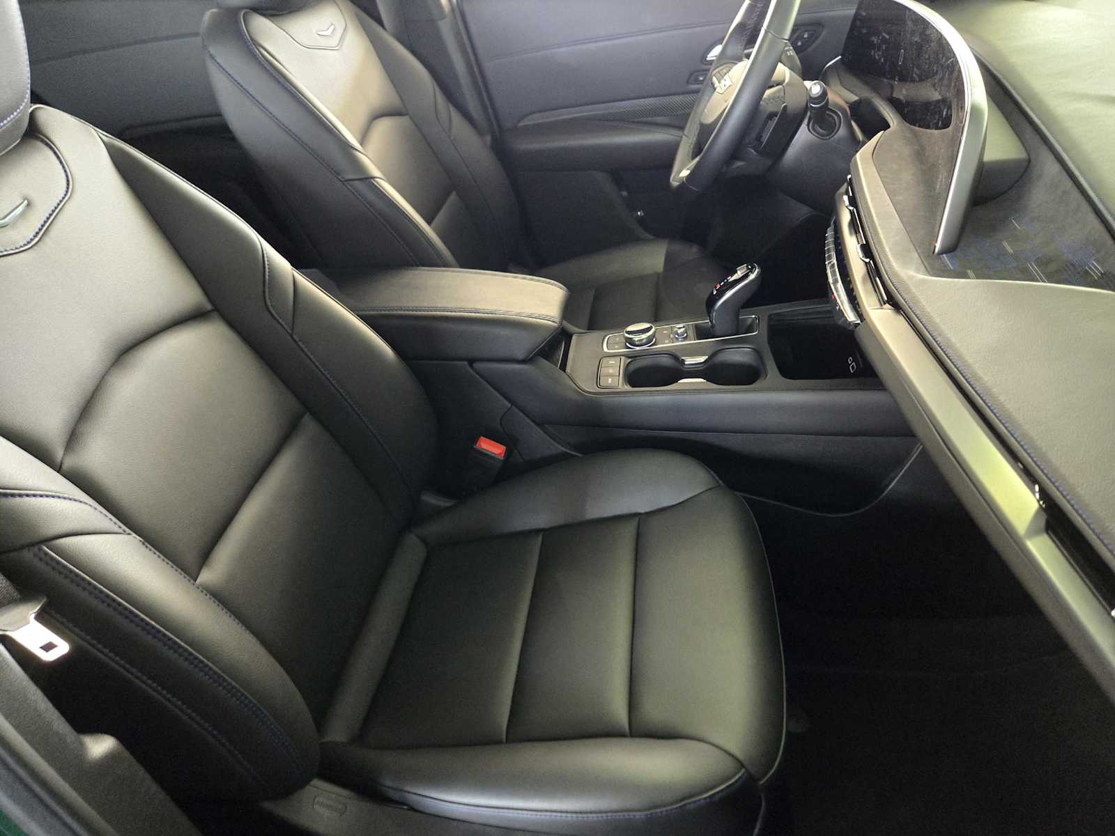 2025 Cadillac XT4 Sport photo 9