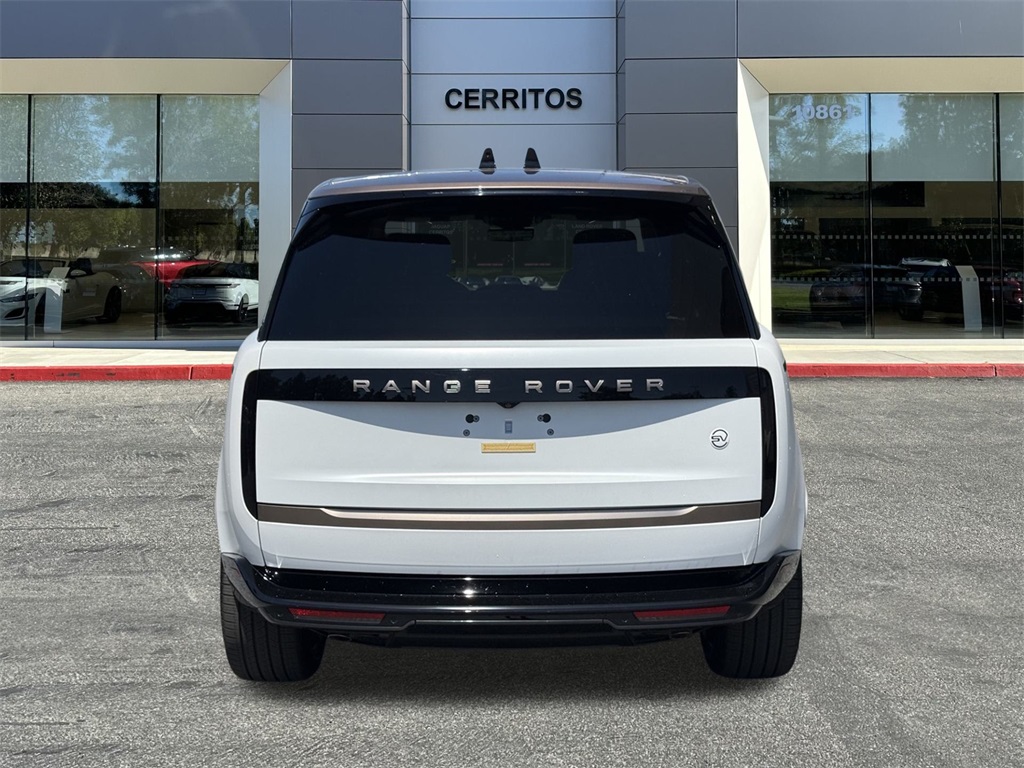 2025 Land Rover Range Rover SV photo 4
