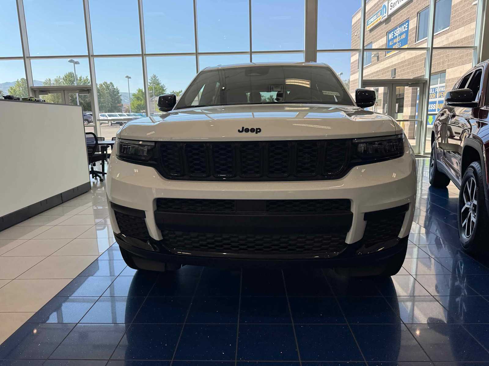 2025 Jeep Grand Cherokee Altitude photo 2