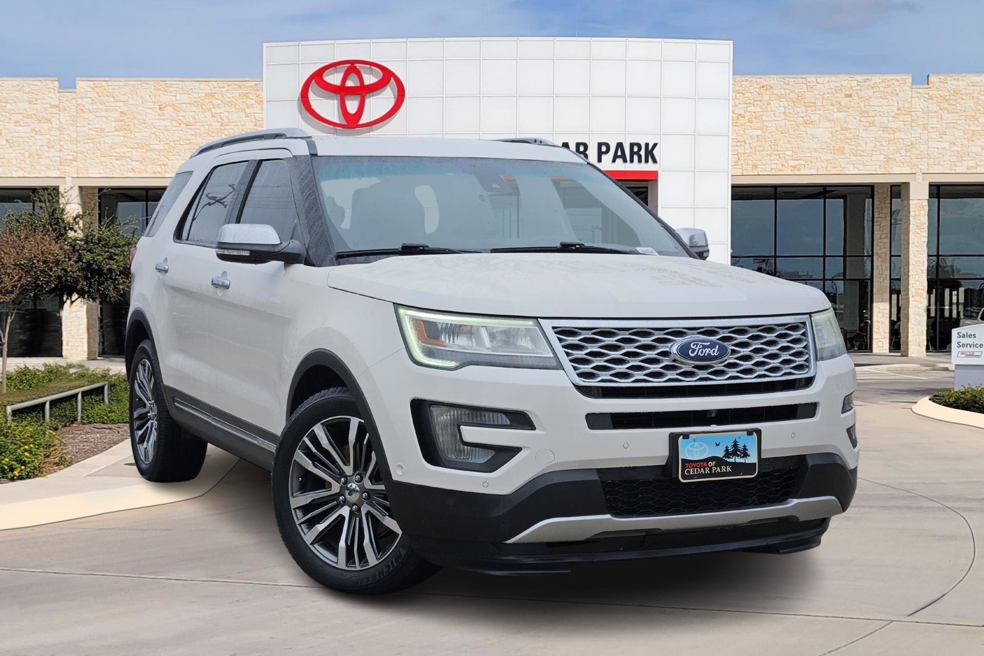 2016 Ford Explorer Platinum's photo