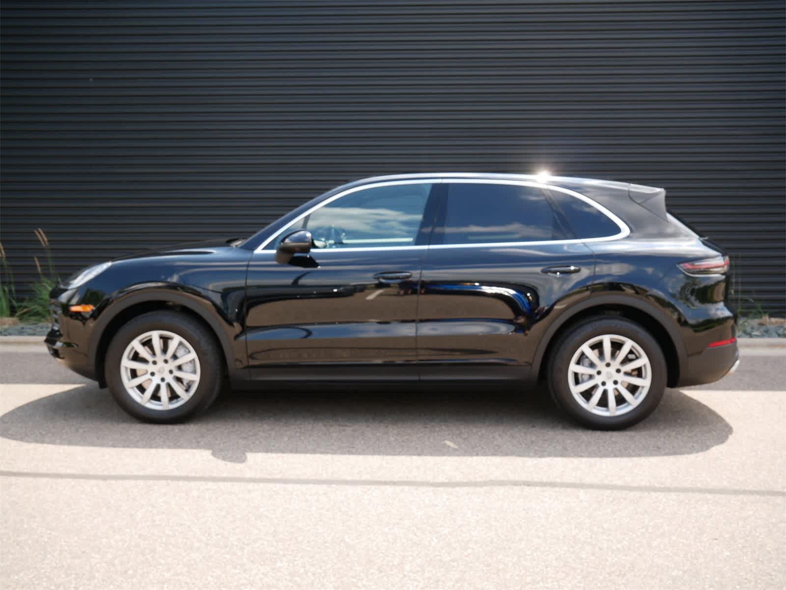 Certified 2022 Porsche Cayenne Base with VIN WP1AA2AY3NDA04818 for sale in Saint Paul, Minnesota