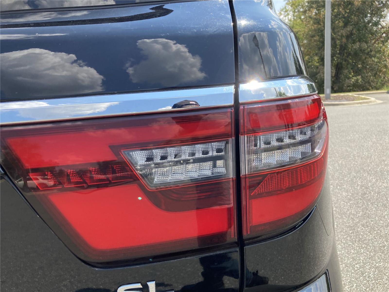 2023 Nissan Armada SL photo 10