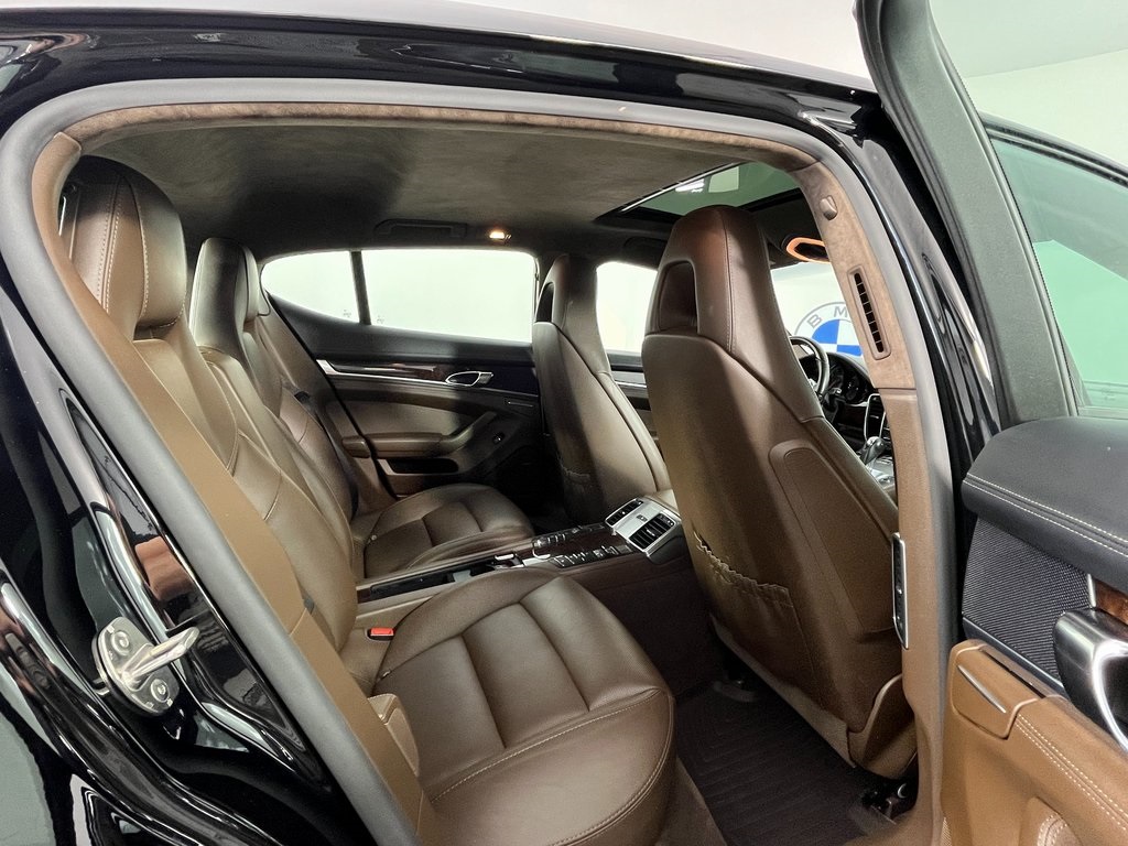 2015 Porsche Panamera Base S photo 18