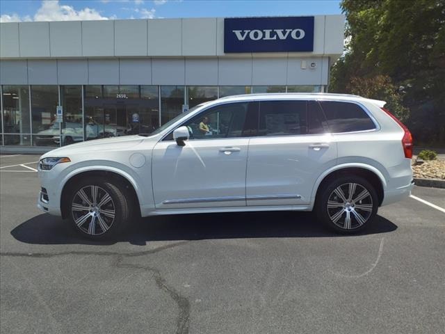 2025 Volvo XC90 T8 Plus photo 3