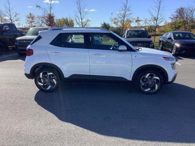 2026 Hyundai Venue SEL photo 4