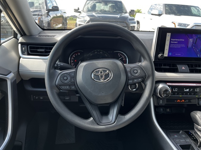 2025 Toyota RAV4 XLE photo 7