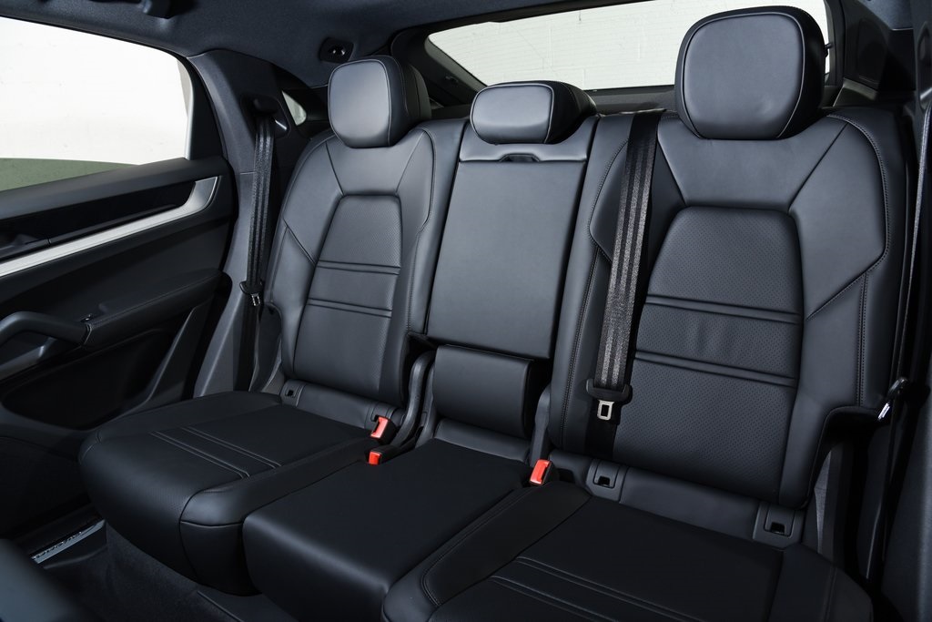 2025 Porsche Cayenne Coupe S photo 35