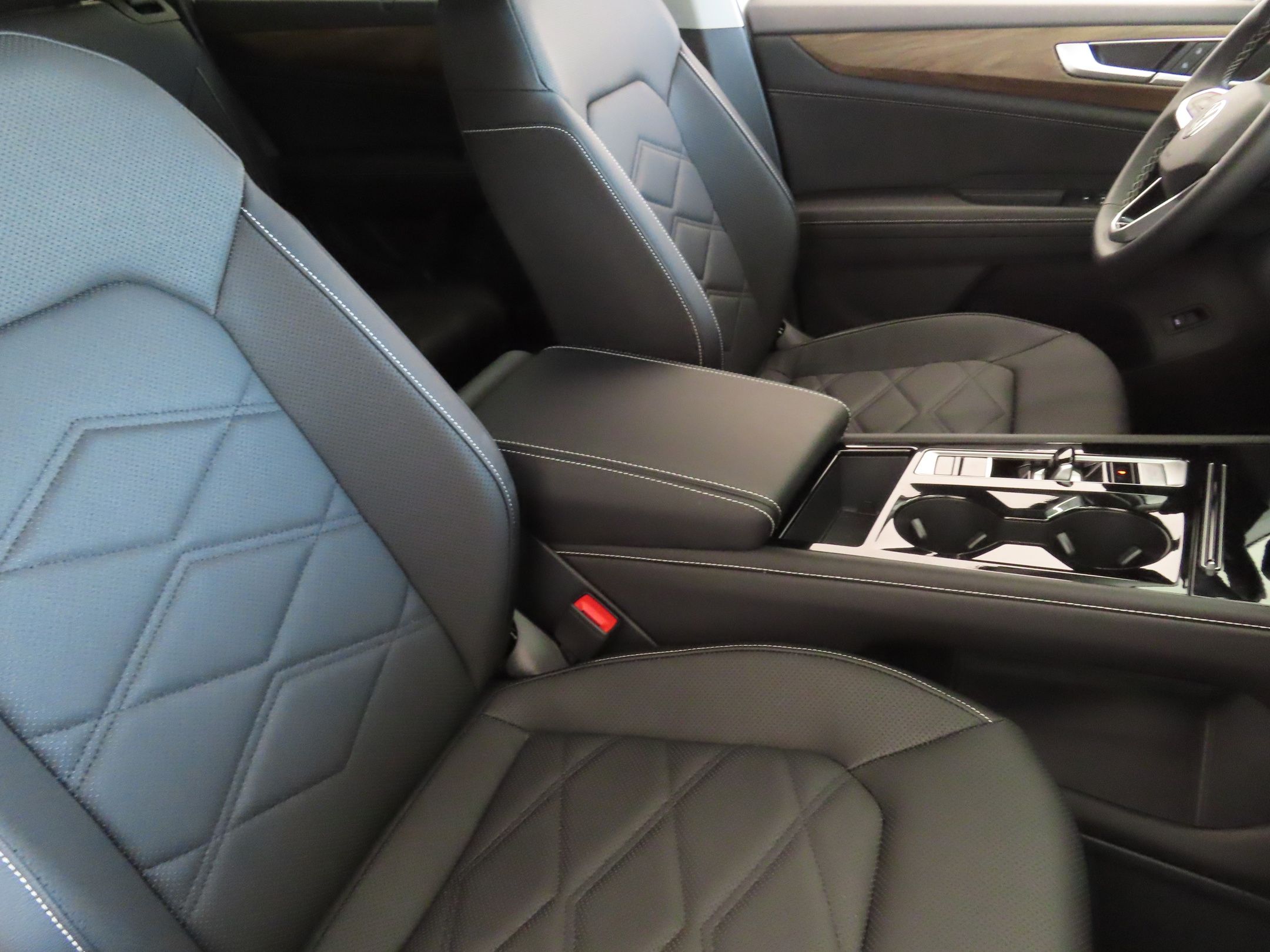 2025 Volkswagen Atlas SE Technology photo 23