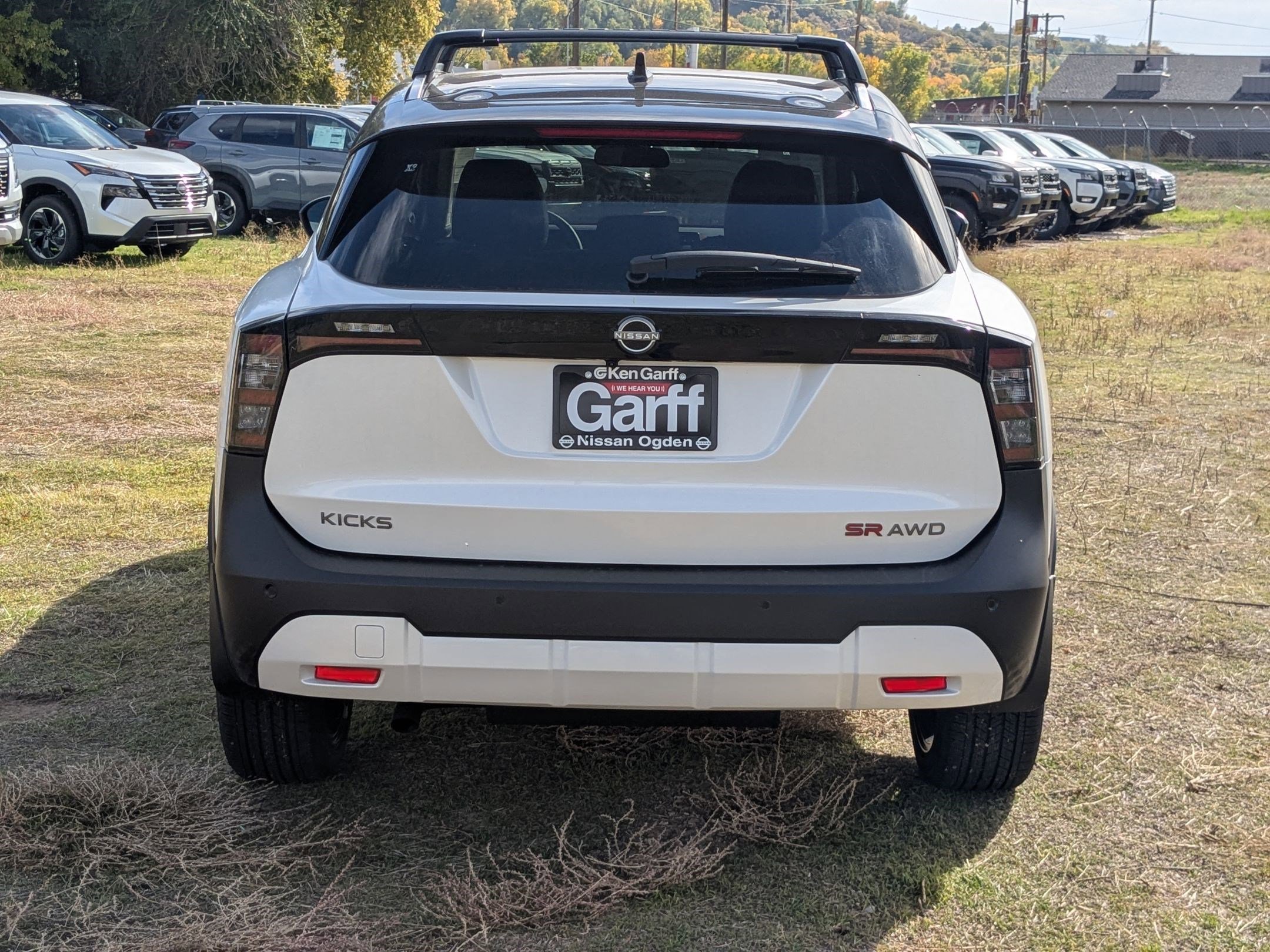 2026 Nissan Kicks SR photo 4