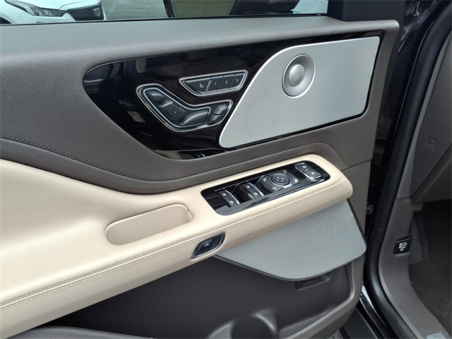 2020 Lincoln Aviator Reserve photo 16