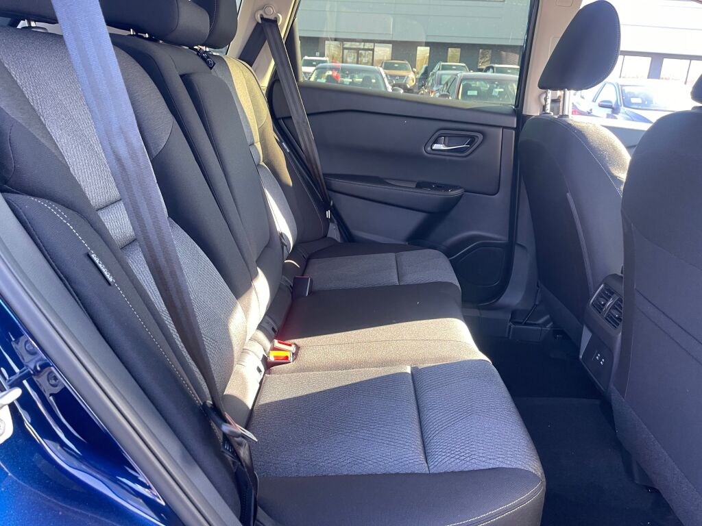 2026 Nissan Rogue SV photo 14