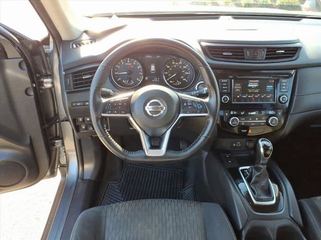 2019 Nissan Rogue SV photo 2