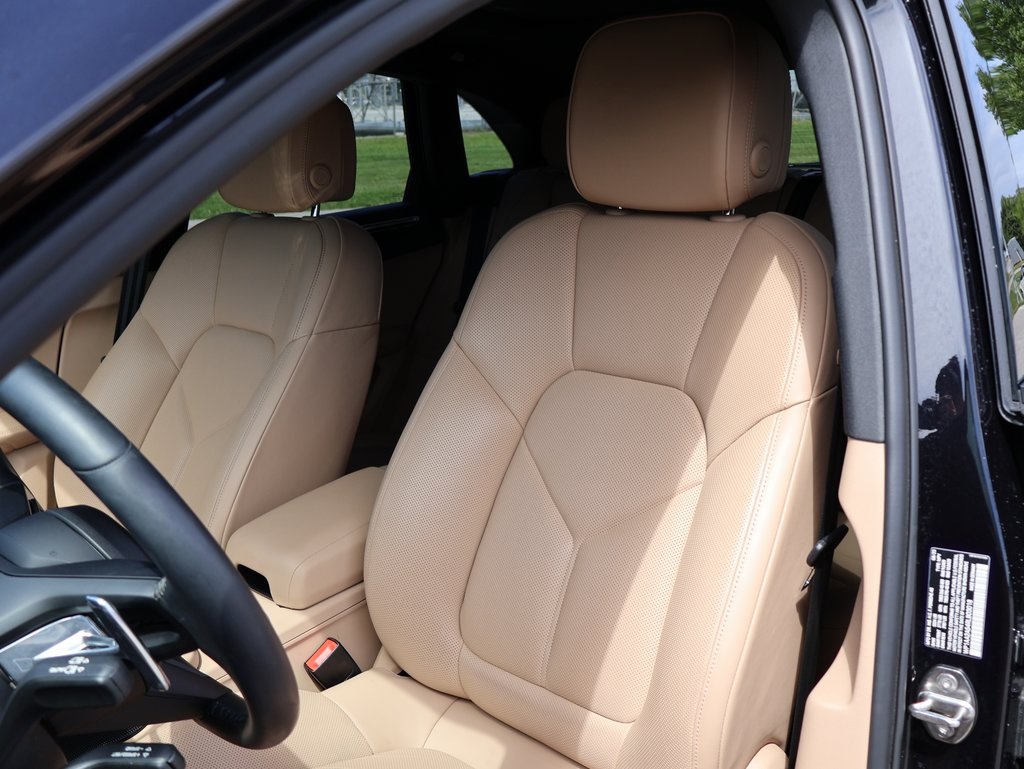2024 Porsche Macan T photo 5