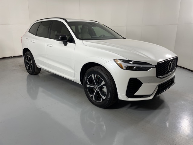 2026 Volvo XC60 Hybrid T8 Core photo 2