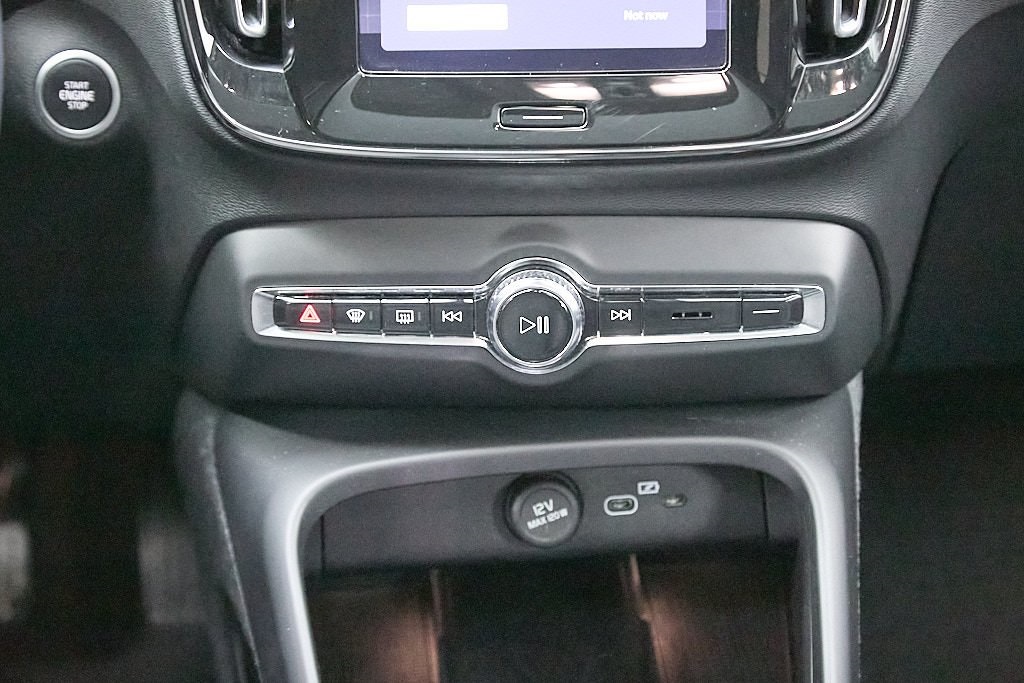 2024 VOLVO XC40 - Image 22