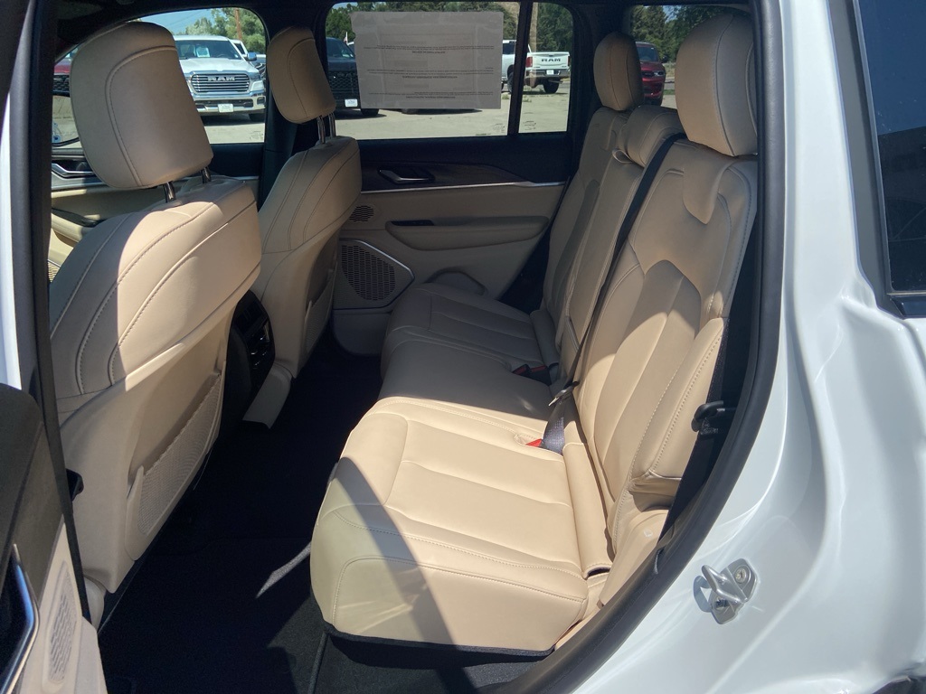 2025 Jeep Grand Cherokee Limited photo 11