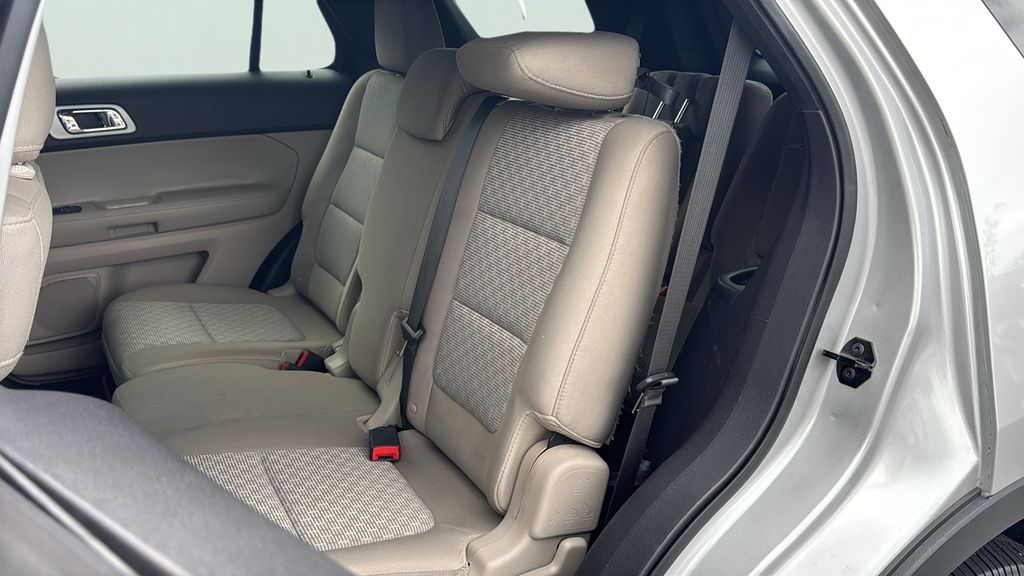 2015 Ford Explorer XLT photo 28