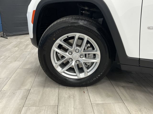 2024 Jeep Grand Cherokee Laredo photo 32