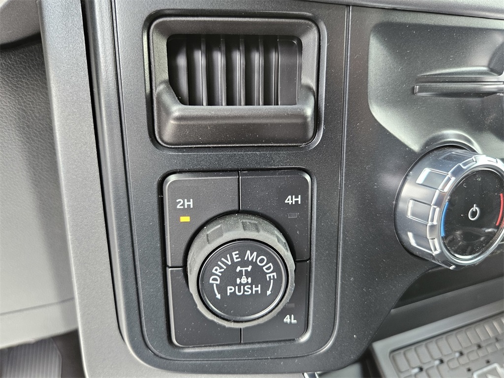 2025 Ford F-150 XLT photo 17