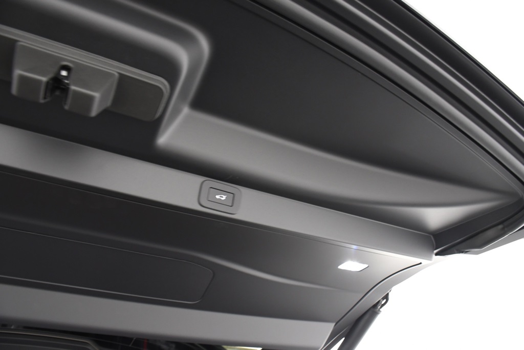 2025 Land Rover Range Rover SE photo 24